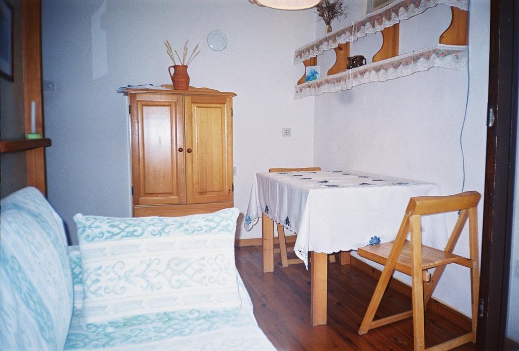 Apartments Ljuba I Mare Malinska Zimmer foto