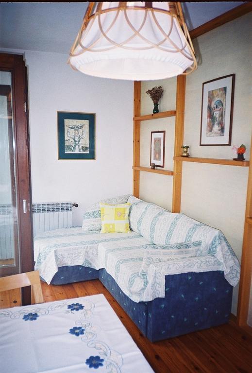 Apartments Ljuba I Mare Malinska Zimmer foto