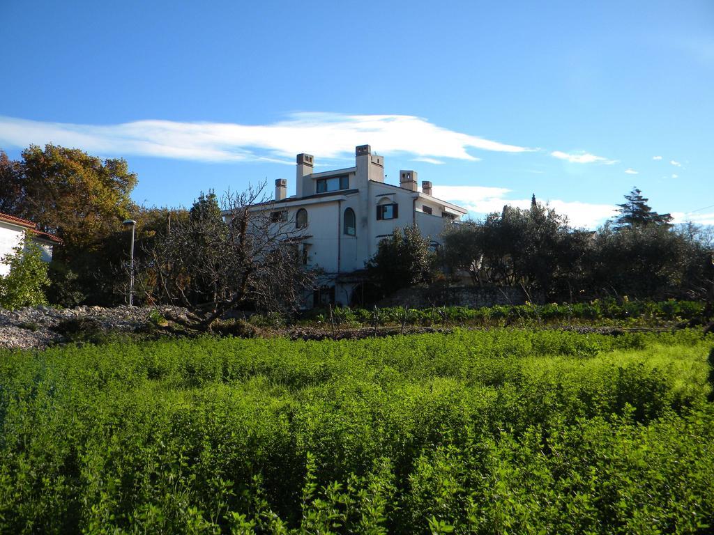 Apartments Ljuba I Mare Malinska Exterior foto